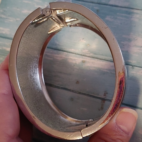 🌻NEW CALVIN KLEIN Faux Leather Cuff Bracelet - Picture 4 of 6